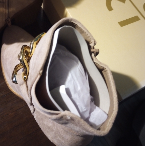 NWB YOKI Fashion Vella-75 Nude Gold Chain Suede Western Ankle Boots Size 10 - Picture 7 of 11
